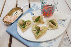 Crostini con salmone e crema di asparagi
