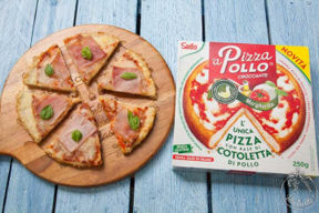 ‘aPizzaPollo, la pizza senza glutine con base una croccante cotoletta di pollo