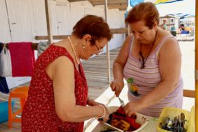 Tradizioni al mare: cosa mangiano i siciliani in spiaggia?