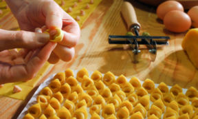 Emilia vs. Romagna: tortellini o cappelletti?