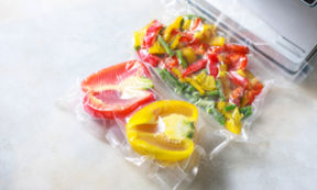 Conservazione degli alimenti sottovuoto: come funziona e quali i vantaggi?