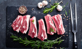 I segreti e 3 ricette per cucinare morbide e succulenti costine di maiale