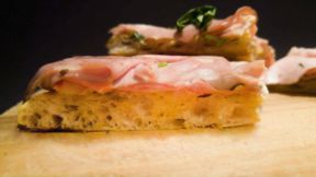 Pizza di Bonci mortadella e limone marinato: ricetta ad alta idratazione