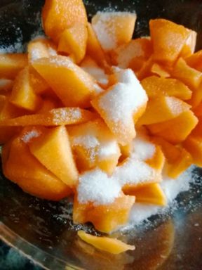 Percoche e vino: ricetta mangia e bevi. Ma non chiamatela sangria