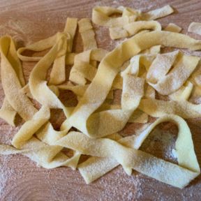 Tagliatelle ai funghi porcini: ricetta di un primo piatto unico, atteso a lungo