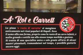 Grande pizza tradizionale nella nuova pizzeria di Gennaro Rapido a Milano