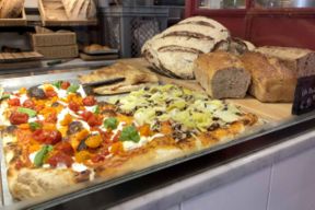 Cresci a Roma, forno con osteria buono dalla colazione al delivery