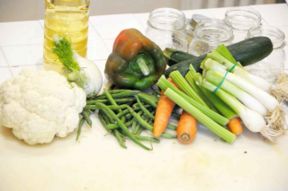 Giardiniera fatta in casa, la ricetta scientifica per non rischiare il botulino