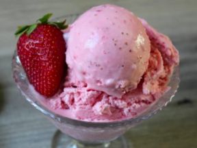 Come fare il gelato alle fragole senza la gelatiera